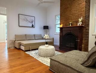 East Brisbane Federation-Style Pool Villa - 6