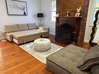 East Brisbane Federation-Style Pool Villa - 1