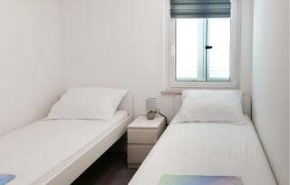 Cozy Apartment In Sveti Filip I Jakov - 1