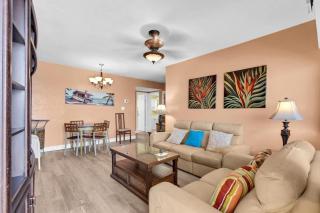 Sunny Oceanfront 2 Bedrooms and 2 Bathrooms with Pool and Parking - 5