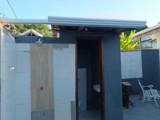Casa inteira 2 quartos, suite ar, 2 banheiros, home office, estacionamento, 4 pessoas próx praia Itaúna - 5