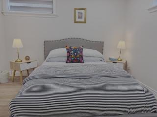 Cozy 2BR Walking distance to Shops - 3