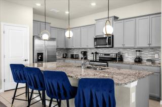 5 Bedrooms 4.5 Bathrooms Windsor island 637 JL - 6