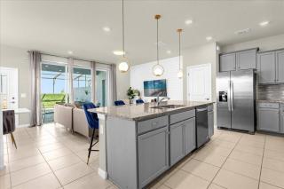 5 Bedrooms 4.5 Bathrooms Windsor island 637 JL - 2