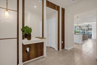 5 Bedrooms4.5 Bathrooms Windsor Island 4350 LA - 4