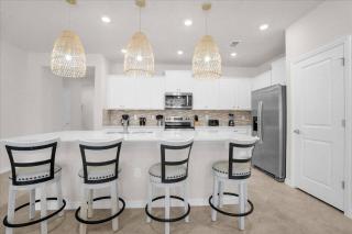 5 BD 4.5 BA Windsor Cay 1281 BI - 5