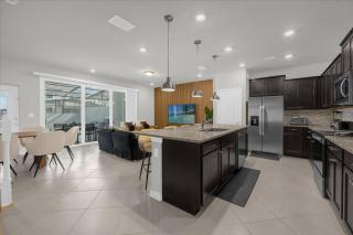 5 BD 4.5 BA Windsor Cay 1288 BI - 5