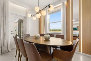 5 BD 4.5 BA Windsor Cay 16033 BW - 4