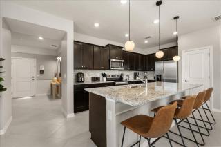 5 BD 4.5 BA Windsor Cay 16033 BW - 2