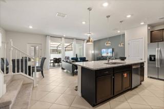 5 BD 4.5 BA Windsor Cay 16085 BW - 3