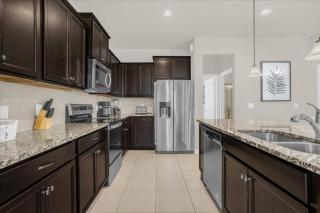 5 Bedrooms4 Bathrooms Windsor Westside 8924 PW - 2