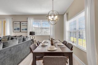 5 Bedrooms 4 Bathrooms Storey Lake 4890 RC - 7