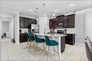 5 Bedrooms 4.5 Bathrooms Encore 7775 WD - 1