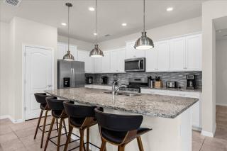 5 Bedrooms 4.5 Bathrooms Solterra 7104 OL - 4