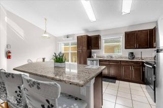 5 Bedrooms 4 Bathrooms Indian Creek 8056 SD - 6