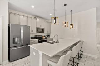 5 Bedrooms 4 Bathrooms Storey Lake 4814 RC - 4