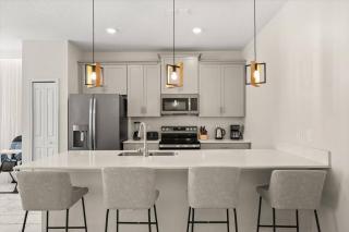 5 Bedrooms 4 Bathrooms Storey Lake 4814 RC - 3