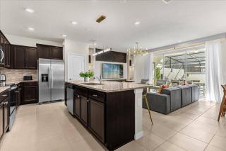 5 Bedrooms 4.5 Baths Windsor Island 4066 LA - 5