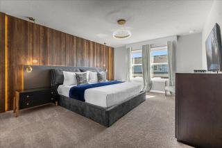 5 Bedrooms 4.5 Baths Windsor Island 4066 LA - 1