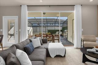 5 Bedrooms 4.5 Bathrooms Windsor Island3902 LA - 7