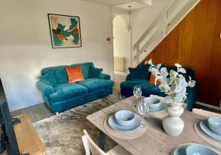 Petal House, Gloucester - Large, Spacious and charming - 9