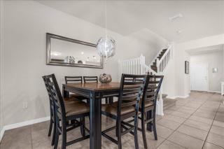 5 Bedrooms 4.5 Bathrooms Solterra 7436 OL - 4