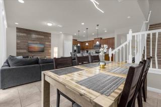 5 BD 4.5 BA Windsor at Westside 8936 AL - 8