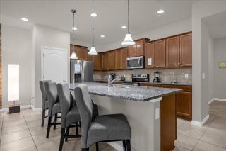 5 BD 4.5 BA Windsor at Westside 8936 AL - 7