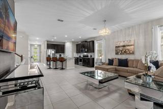 5 Bedrooms 5.5 Bathrooms Solara 9035 PC - 9