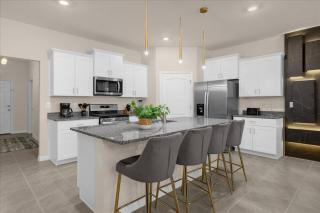 6 Bedroom 5.5 Bathrooms Solterra 7700 OL - 4