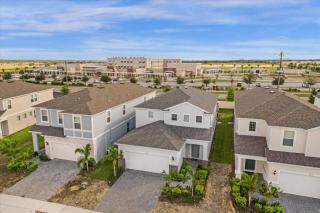 5 Bedrooms 5.5 Bathrooms Windsor Island3317 LW - 3