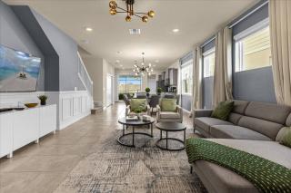 5 Bedrooms 5.5 Bathrooms Windsor Island3317 LW - 1