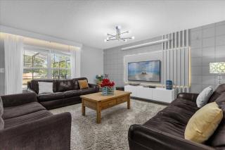 6 Bedrooms 4.5 Bathrooms Crystal Cove 957 EG - 8