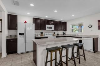 6 Bedrooms 4.5 Bathrooms Crystal Cove 957 EG - 2