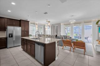 6 Bedrooms 4.5 Bathrooms Solara Resort 1868 TP - 3