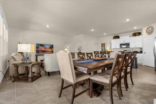 6 Bedrooms 4.5 Bathrooms Solterra 7639 OL - 9