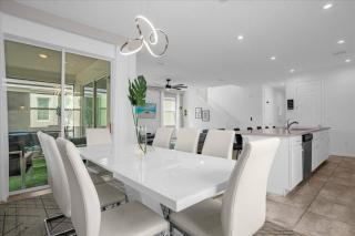 6 BD 4.5 BA Solara Resort 8995 AD - 7