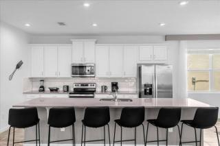 6 BD 4.5 BA Solara Resort 8995 AD - 4