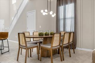 6 Bedrooms 4.5 Bathrooms Windsor Island4075 LA - 5