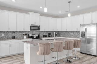 6 BD 5 BA Champions Gate 1593 TL - 1