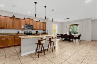 6 Bedrooms 5 Bathrooms Paradise Palms 8941 CP - 1