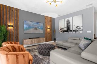 6 Bedrooms 5 Bathrooms Paradise Palms 8956 SP - 6