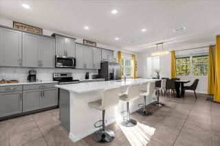 6 Bedrooms 5 Bathrooms Solara 1889 TP - 2