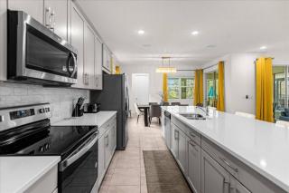 6 Bedrooms 5 Bathrooms Solara 1889 TP - 3