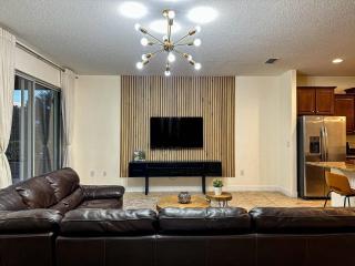 6 Bedrooms 5.5 Bathrooms Solterra 4193 OD - 7