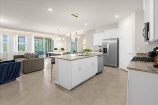 6 Bedrooms 5.5 Bathrooms Solterra 7611 OL - 2