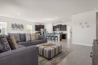 6 Bedrooms 5.5 Bathrooms Solterra 7664 OL - 9