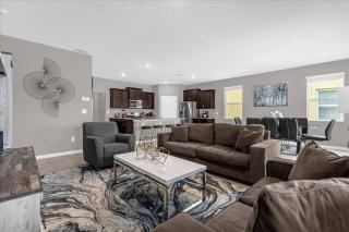 6 Bedrooms 5.5 Bathrooms Solterra 7877OR - 0