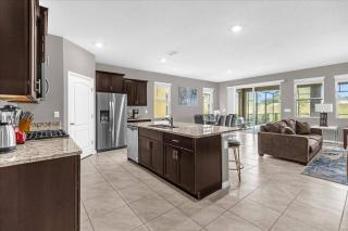 6 Bedrooms 5.5 Bathrooms Solterra 7877OR - 4