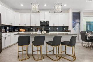 6 Bedrooms 5 Bathrooms Storey Lake 4286 PD - 4